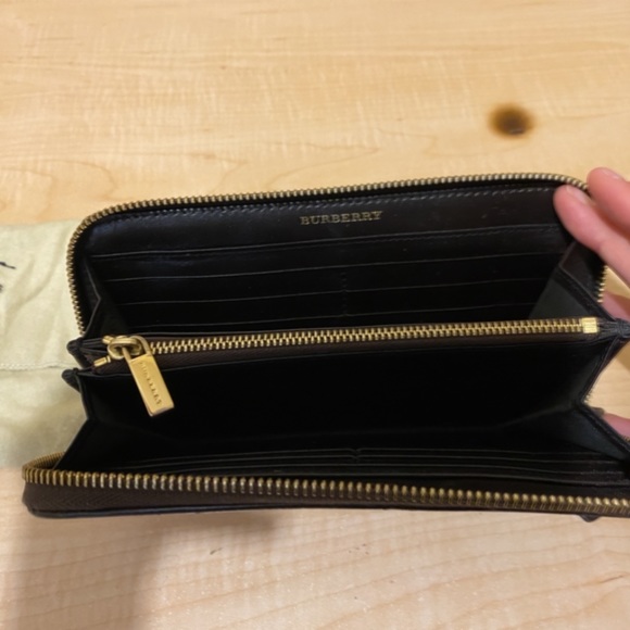 100% authentic Burberry wallet - Picture 2 of 3